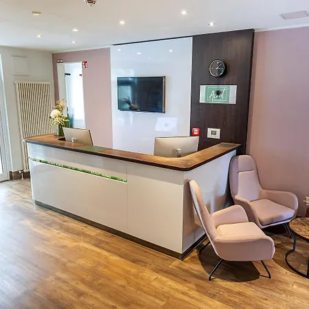 Achat Elbufer Hotel 4*