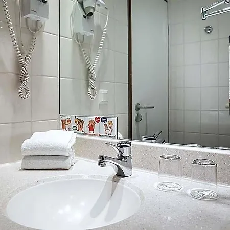 Hotel Achat Elbufer 4*